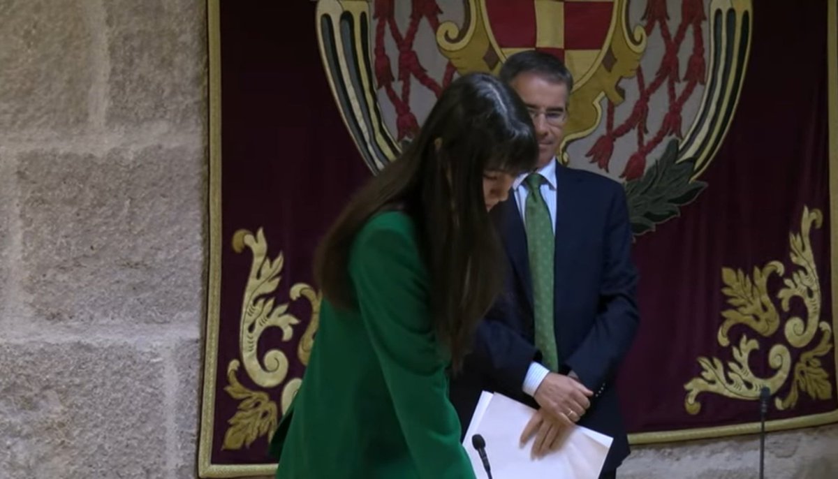 DelegEducaUAH's tweet photo. Esta mañana hemos asistido a la toma de posesión del @ceuah, donde han tomado posesión de su cargo nuestras compañeras Eloísa, Aitana y Yolanda. Ademas, Eloísa también ha tomado posesión de su cargo como delegada general de educación. Les mostramos todo nuestro apoyo y orgullo. https://t.co/wp0hICkpEB