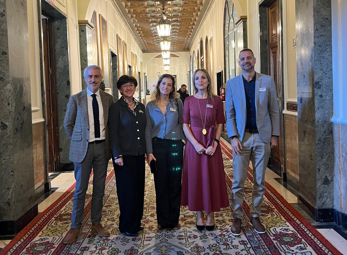 En representación de <a href="/SEDENenfermeria/">SEDEN</a> nuestra Presidenta, Itziar Bueno,
ha acudido a la Comisión de Sanidad que ha tenido lugar en el <a href="/Senadoesp/">Senado de España</a> junto a <a href="/ONT_esp/">Organización Nacional de Trasplantes</a> <a href="/FNALCER/">Fed. Nac. ALCER oficial</a> y <a href="/SENefrologia/">S.E.N. Nefrología</a> para dar a conocer el estado actual de la enfermedad renal en España