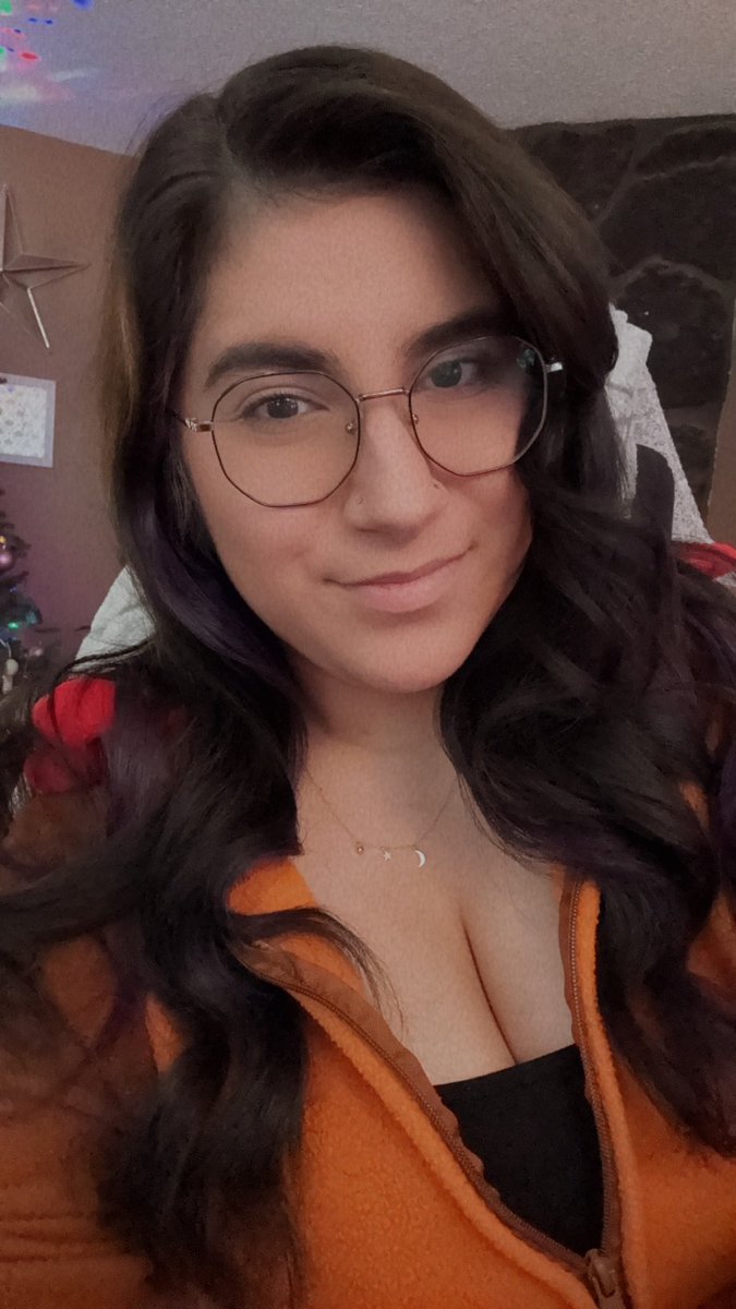 IT’S PARTY TIIIIIIME!!! 🎉🎈🎂 Come celebrate 4 years of chaos on the purple app and my dirty thirty birthday!! We’re playing DBD, Overwatch, Phas and more today!! Come hang out!!