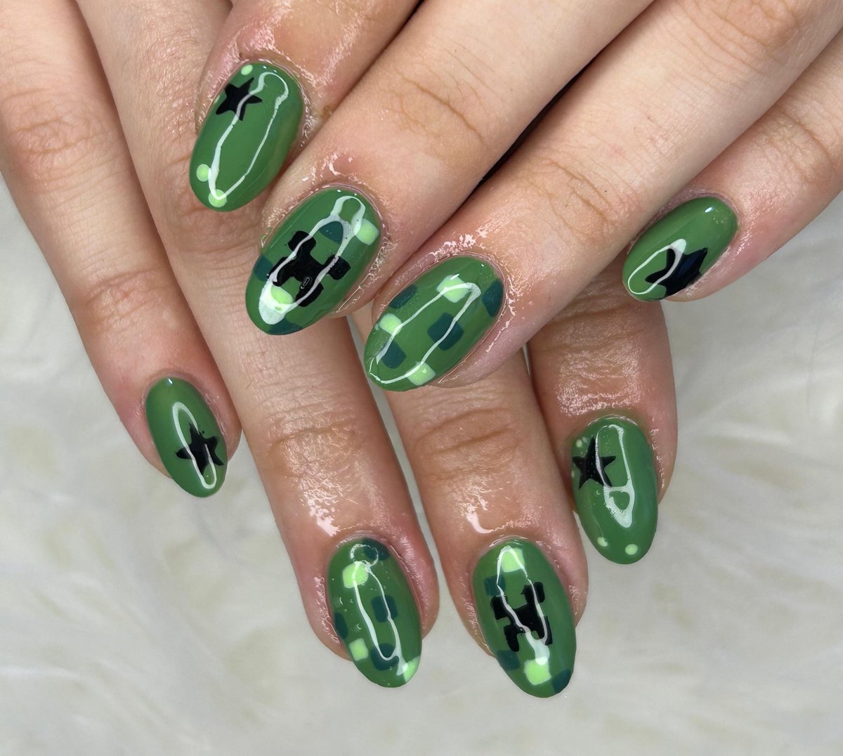 piinkueart's tweet photo. Alexia devoro hoy con las uñas de minecraft https://t.co/8mtqL7kjb8