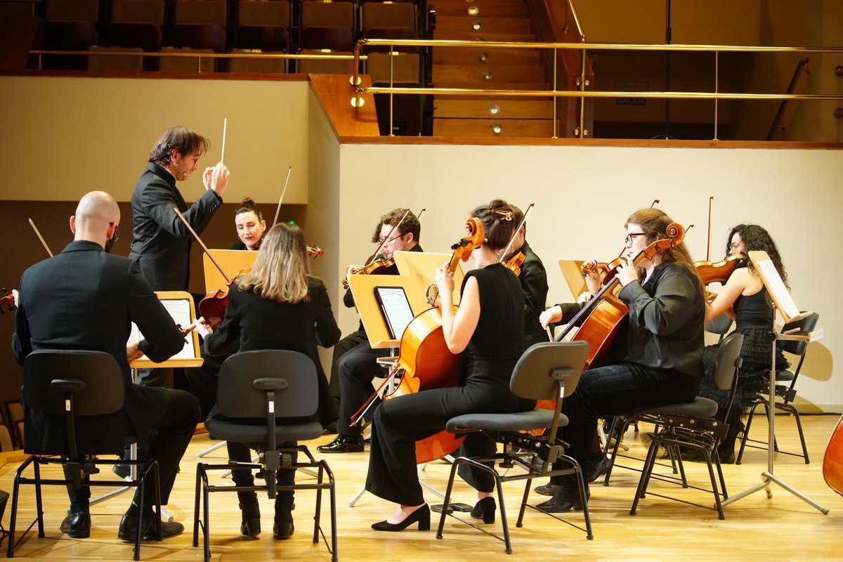 𝗖𝗘𝗜𝗠 (@_ceim_) on Twitter photo #PremiosCEIM2024
🥁Para terminar, el director de <a href="/C_Musicalis/">Camerata Musicalis</a>,
<a href="/EdgarmjDirector/">Edgar Martín Jiménez</a>, interpreta un tema que anima a la #MejoraContinua de todos los empresarios. #PremiosCEIM2024
🥁Para terminar, el director de <a href="/C_Musicalis/">Camerata Musicalis</a>,
<a href="/EdgarmjDirector/">Edgar Martín Jiménez</a>, interpreta un tema que anima a la #MejoraContinua de todos los empresarios.