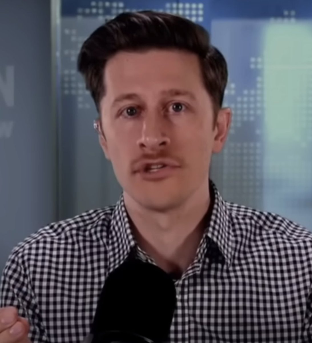 HairMetalGuru's tweet photo. Is there a more insufferable douchebag in the history of online media than #DavidPakman? No. The answer is no, there is not a more insufferable douchebag than David Pakman. https://t.co/0yAKc4WY4Z
