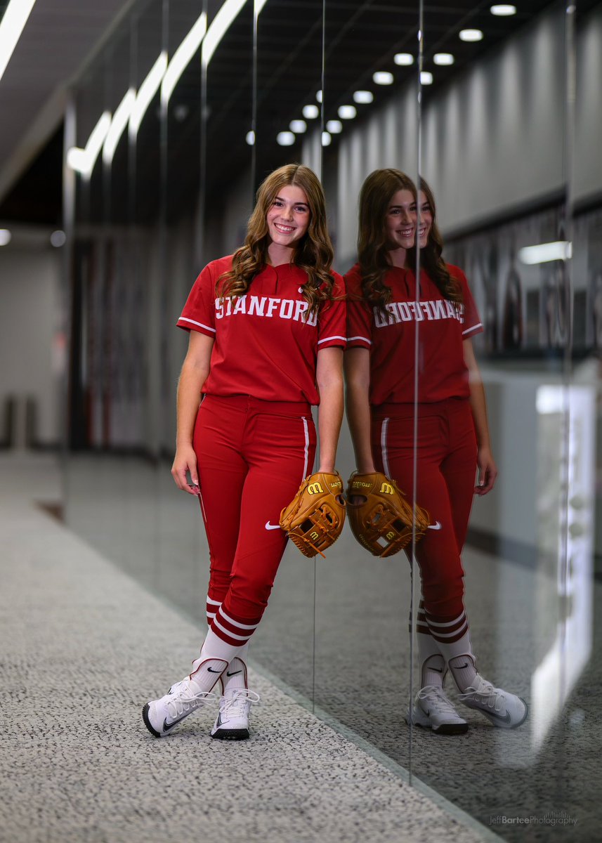 marisabryson15's tweet image. GO CARD❤️🌲 #committed #nerdnation #fearthetree 

A dream come true!! So thankful for this opportunity! @StanfordSball @JessicaAllister @saragroe @Oh_tooly3 

So grateful for my support system, I couldn’t have done this without you! @BrysonNiki @FCLeles18Gold