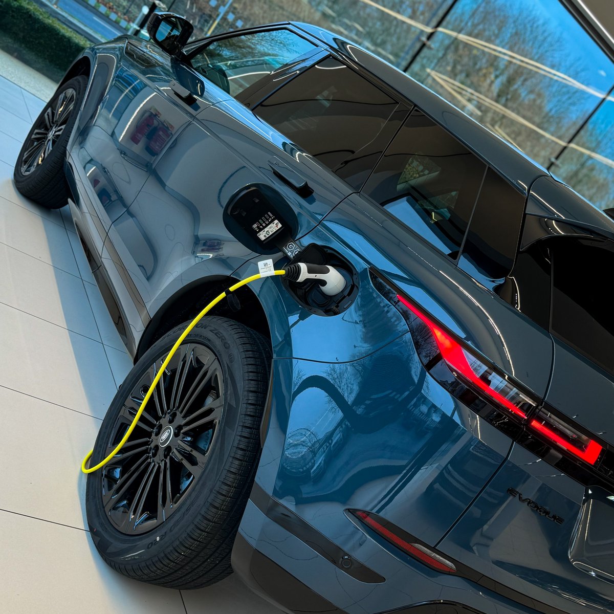 Barretts Land Rover tweet media