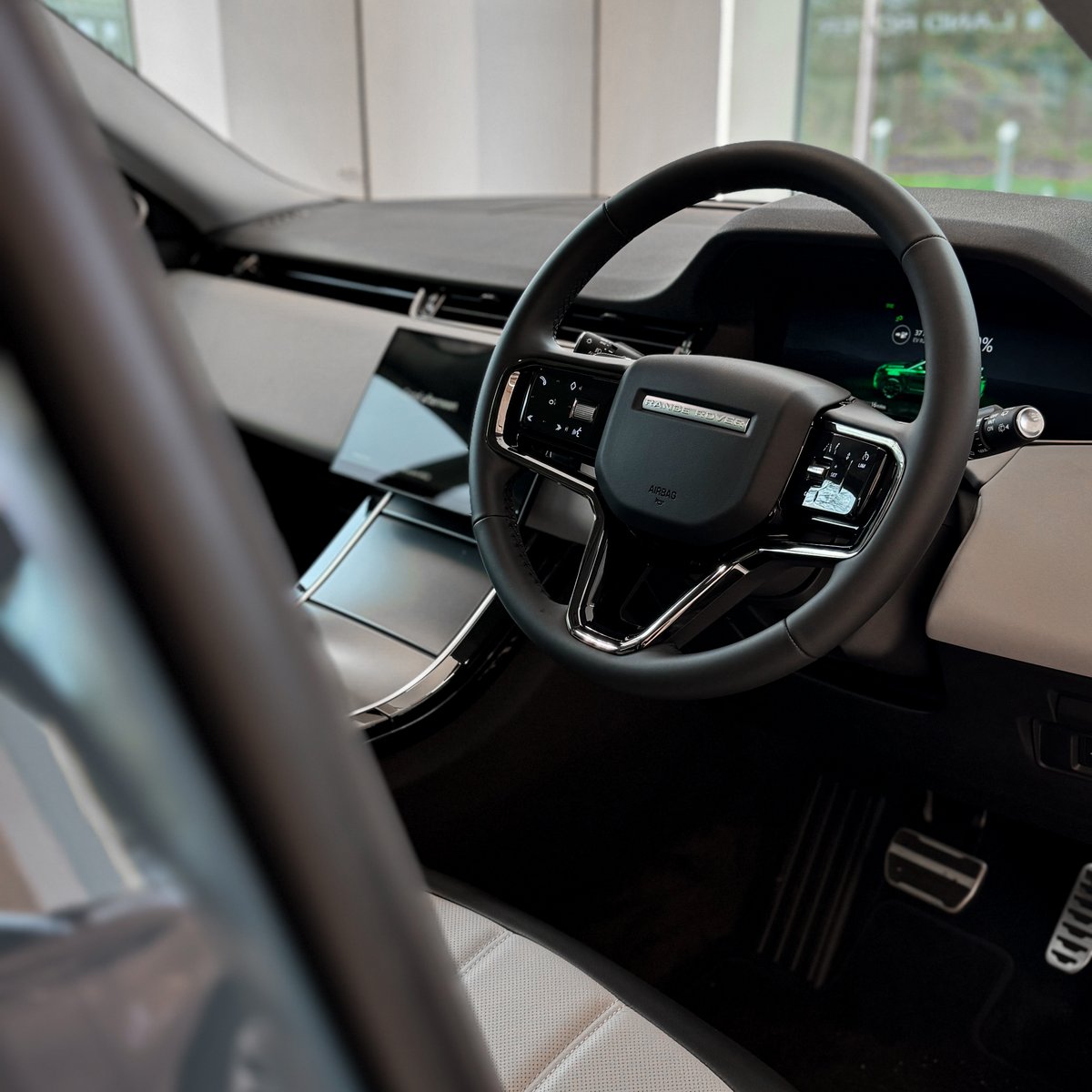 Barretts Land Rover tweet media