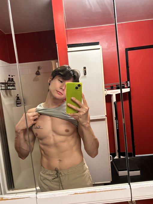 Guys keep grabbing my chest when they fuck me now https://t.co/qjrPByDJA6