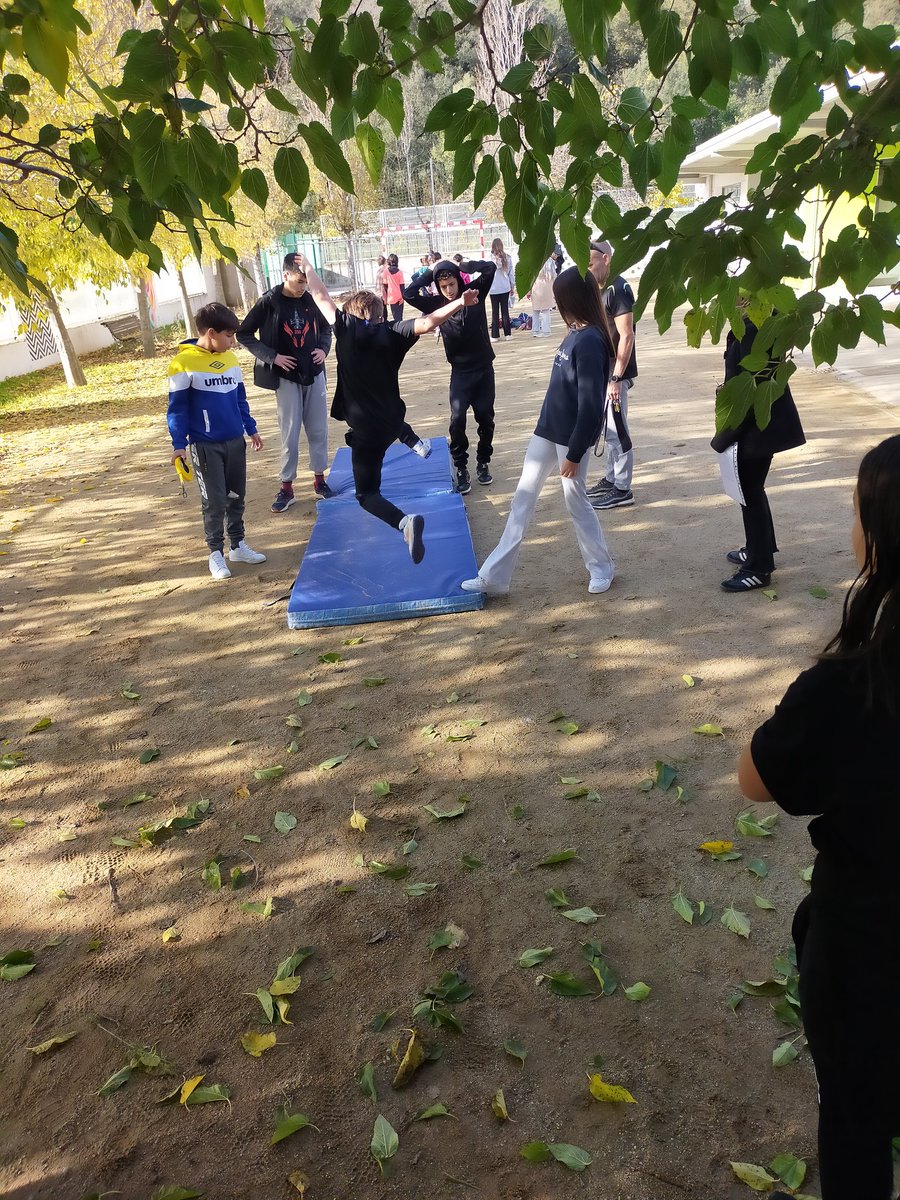 Ahir vam rebre l'alumnat de l'Escola Torre Roja per celebrar de nou les Olimpíades Liles, dins la franja de projectes ABP! 
Una jornada plegada d'esportivitat, companyerisme i diversió. Gràcies a tots i totes per participar-hi💪