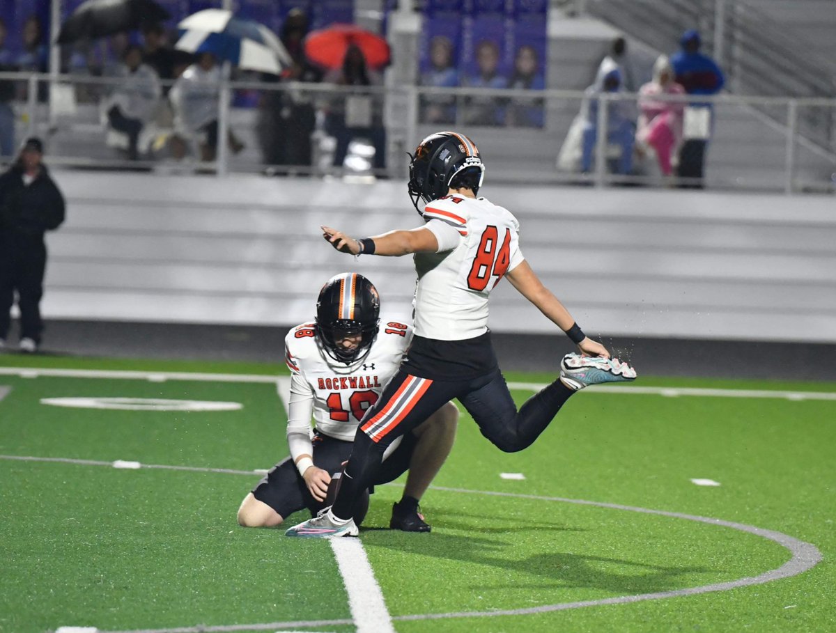 DEstrada3652's tweet photo. Full Senior Year Highlights. 
Grateful for every opportunity that I was given. Even more grateful to be apart of this team. #JFND 

@CoachBrooks22 
@KoachV 
@CoachTBowles 
@coachbyoung 
@coachBrian_Egan 
@PKA_TX 

https://t.co/fcgKfYYyTh https://t.co/VBcZQD7z6g