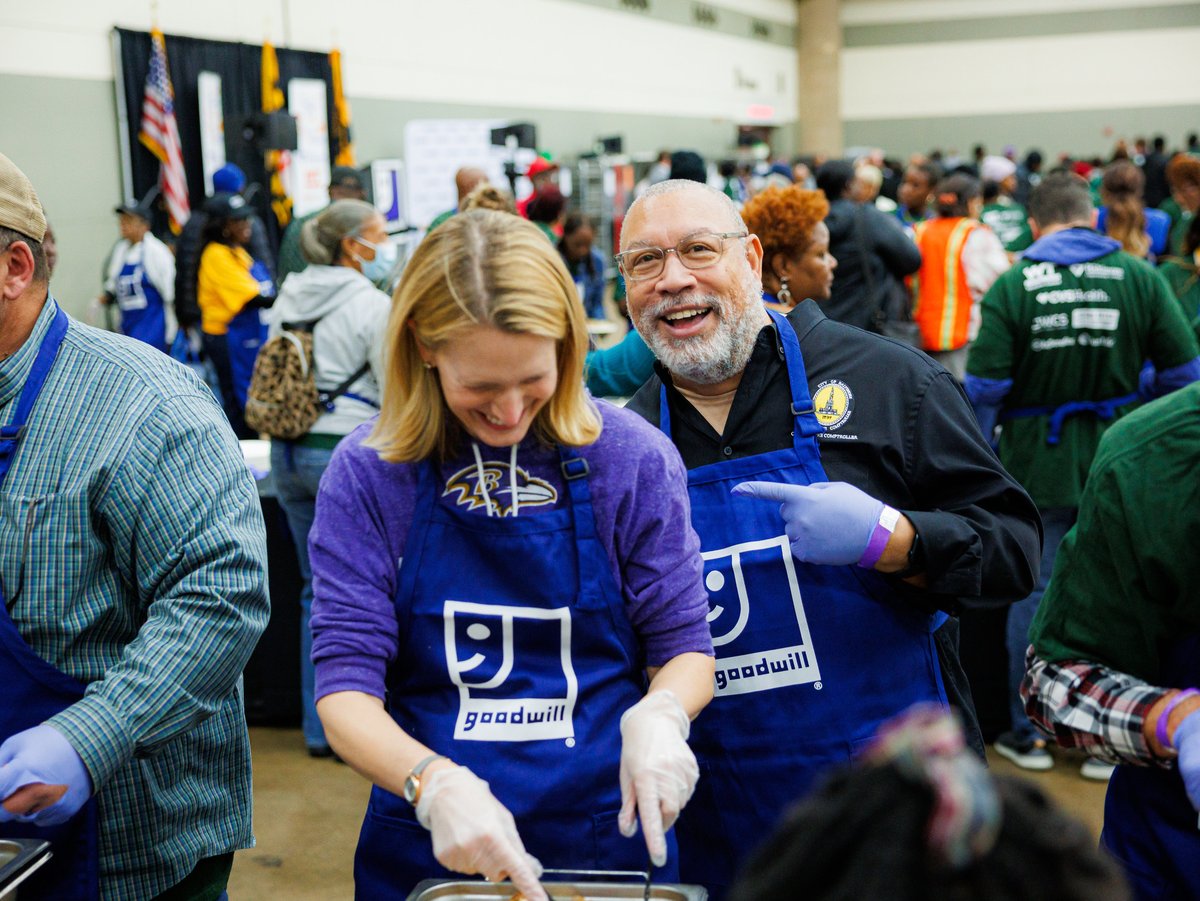 MDComptroller's tweet photo. The holidays are a time to give back to our communities. Today, #TeamComptroller volunteered at Goodwill’s 67th Annual Thanksgiving Dinner and Resource Fair in Baltimore City! https://t.co/6Jgn4fqTVp