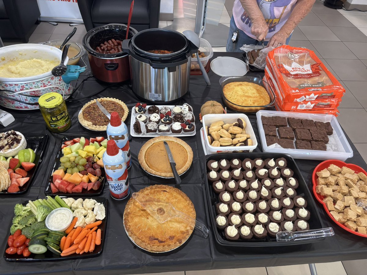 kelleybuickgmc's tweet photo. We had a delicious Thanksgiving potluck at our dealership today! We are beyond thankful for our incredible employees. #TheKelleyDifference https://t.co/fmkrVAc5l4