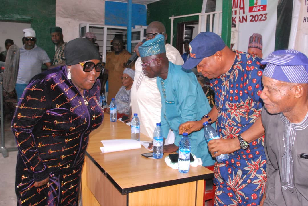 Ramotalai001's tweet photo. Attended The APC LGA Meeting Oriade LCDA
On Wednesday, November 27, 2024, I attended the LGA meeting of our party All Progressives Congress (APC) Oriade LCDA at the party secretariat at Agboju. I felt a profound sense of purpose and responsibility as the Executive Chairman of https://t.co/uN8fQhNlL4