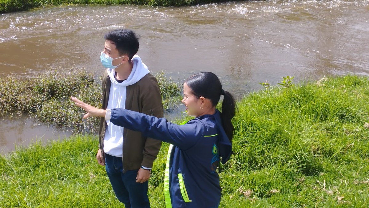 Realizamos, junto a la Alcaldía de Madrid, un recorrido por puntos críticos del río Subachoque, desde la vereda Moyano hasta Puente de Piedra. Aunque hay altos niveles del río, no hay represamientos y en algunos sectores nuestras intervenciones disminuyen riesgo de inundaciones.
