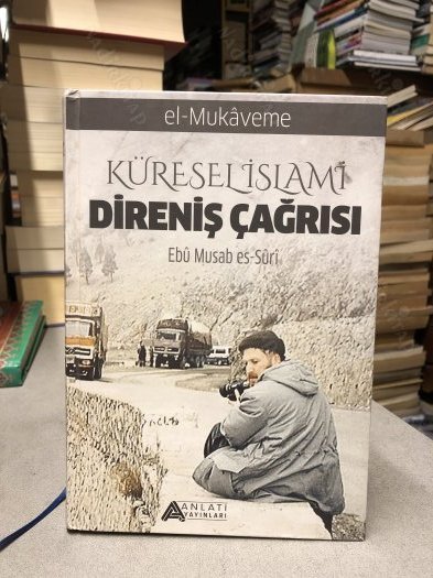 🔴Suriye/Halep operasyonuna özel bir çekiliş yapacağım insaAllah.
--
Hesabı takip edip RT ve beğeni yapan 5 kişiye;
👇
Küresel Cihat Alimlerinden
Musab Es Suri'nin 
"Küresel İslami Direniş Çağrısı"
(Mukaveme 1. Ve 2. Cilt) Kitabını hediye edeceğim.