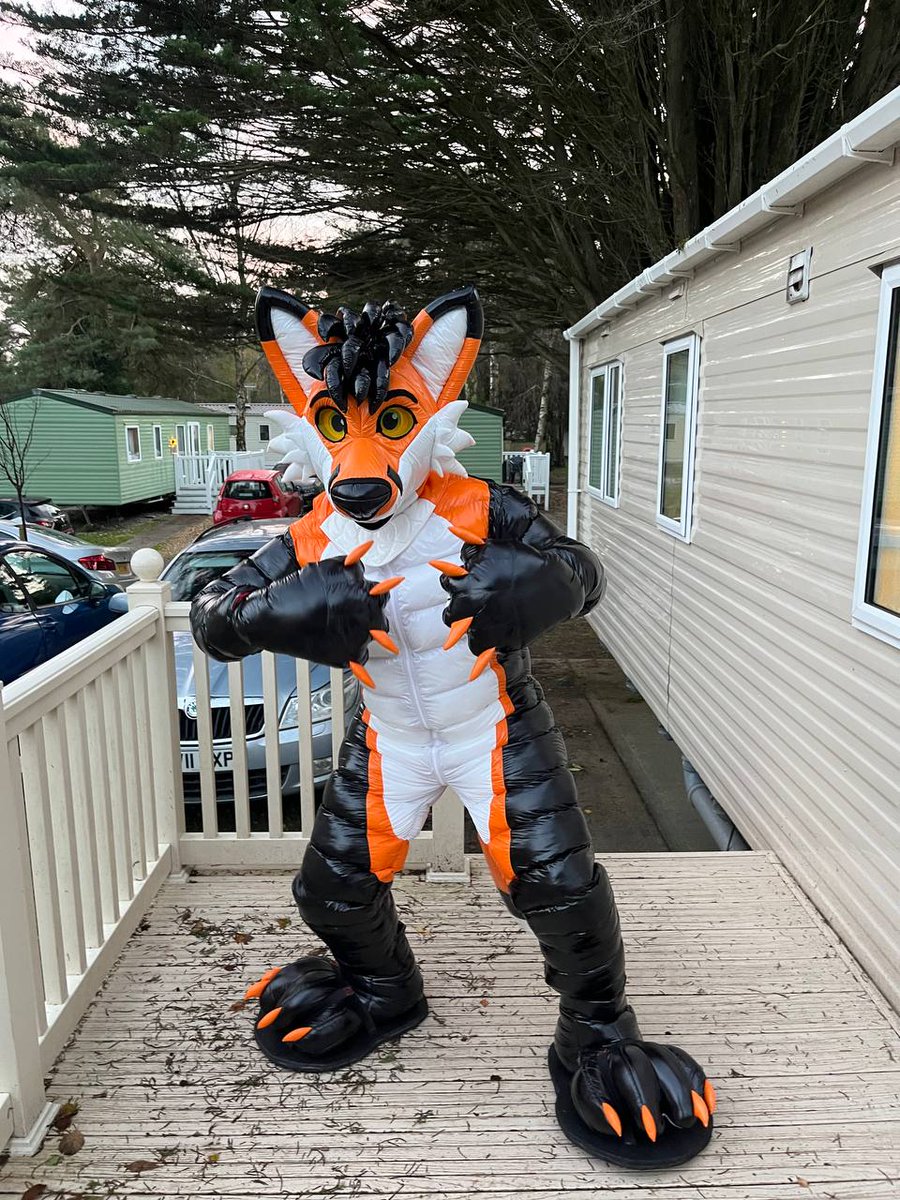 SnowyWolf5's tweet photo. Also if you got any pictures of Flynn while I was out and about as him, please tag me so I know! I don't use Twitter dot com any more so I might never reply but I'd like to see them still https://t.co/Ox8PUaRKXs