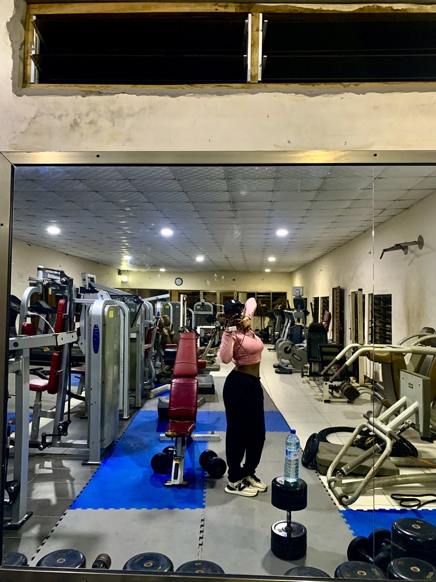 mlle__Ray's tweet photo. Heyyyyy  gu’ysss !!!

Après un an de dur labeur j’ai officiellement perdu 20 kilos !!! 😭🥹😮‍💨 https://t.co/oapa1FUblK