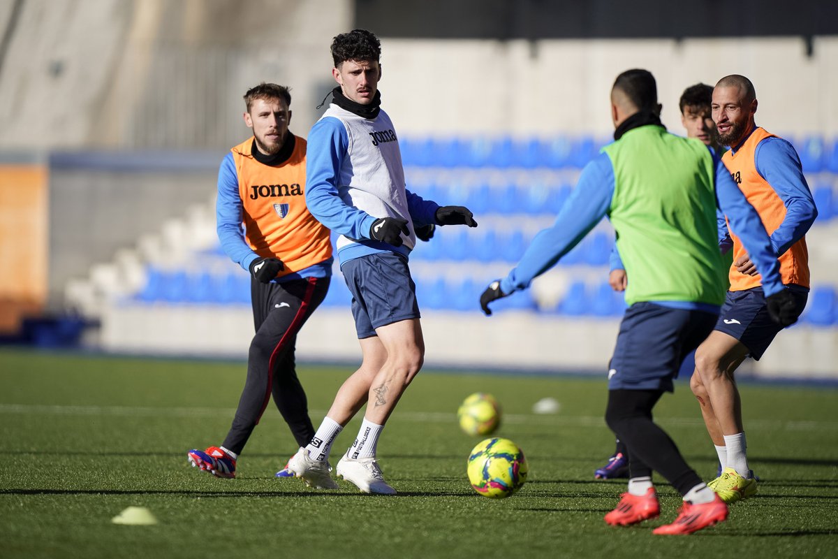 Sumem experiències 👊🏻⚽️

#seremmés💙🖤