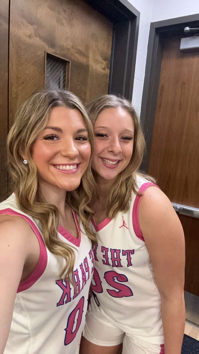 Hailey_downer21's tweet photo. Junior szn 🩷 https://t.co/cNXtt4jfuG