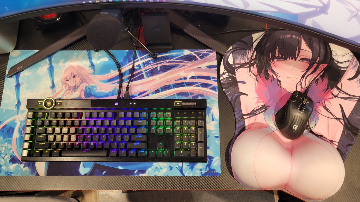 New "life-sized" mousepad arrived!
Chiyo from Ane Maru Mono by Pochi-sensei
#AneMaruMono #姉なるもの #おっぱいマウスパッド