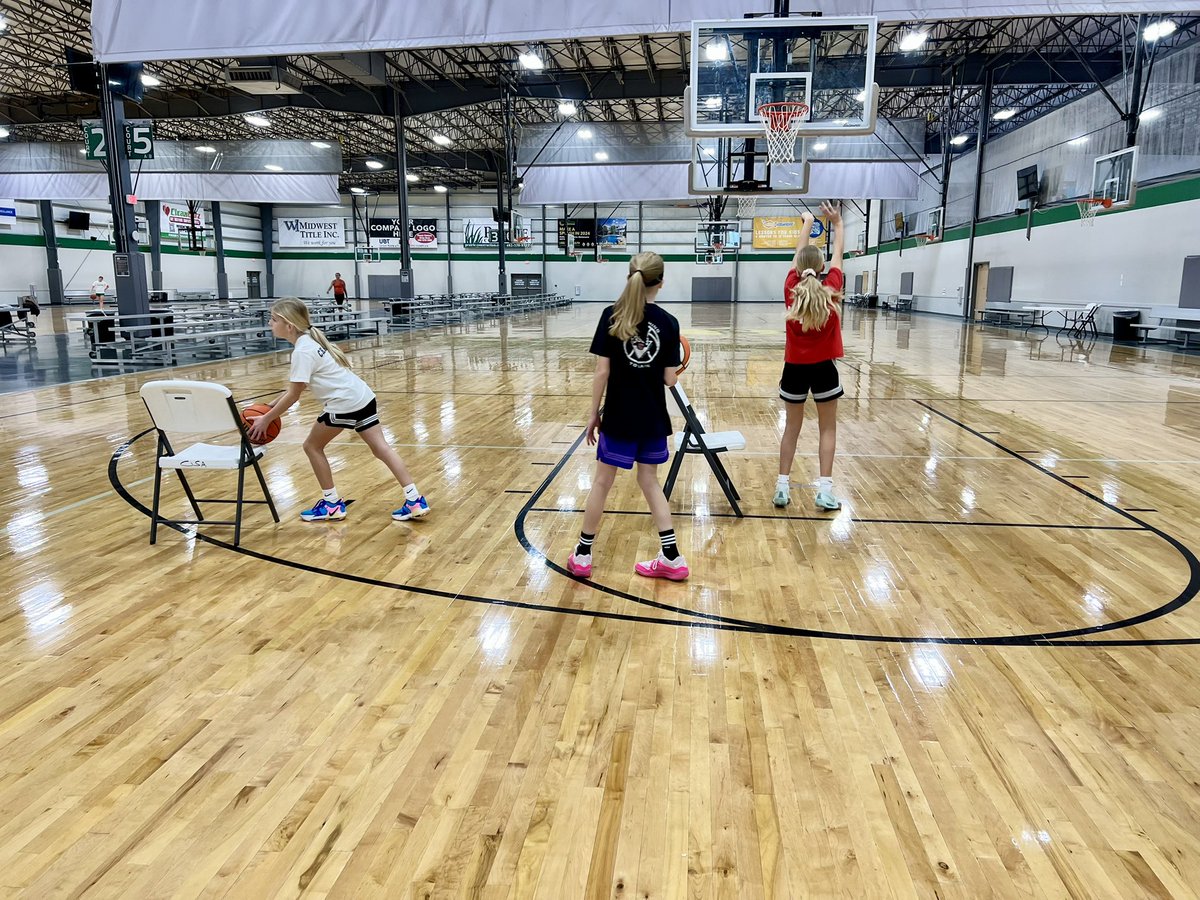 gvbacademy's tweet image. Great first day at our Thanksgiving Skills Clinic! Big shoutout to all the kids who came in and worked hard today—proud of everyone for getting better! We’re off tomorrow, but ready to get back after it on Friday. Keep up the great work! #ThanksgivingWORK 😤😤