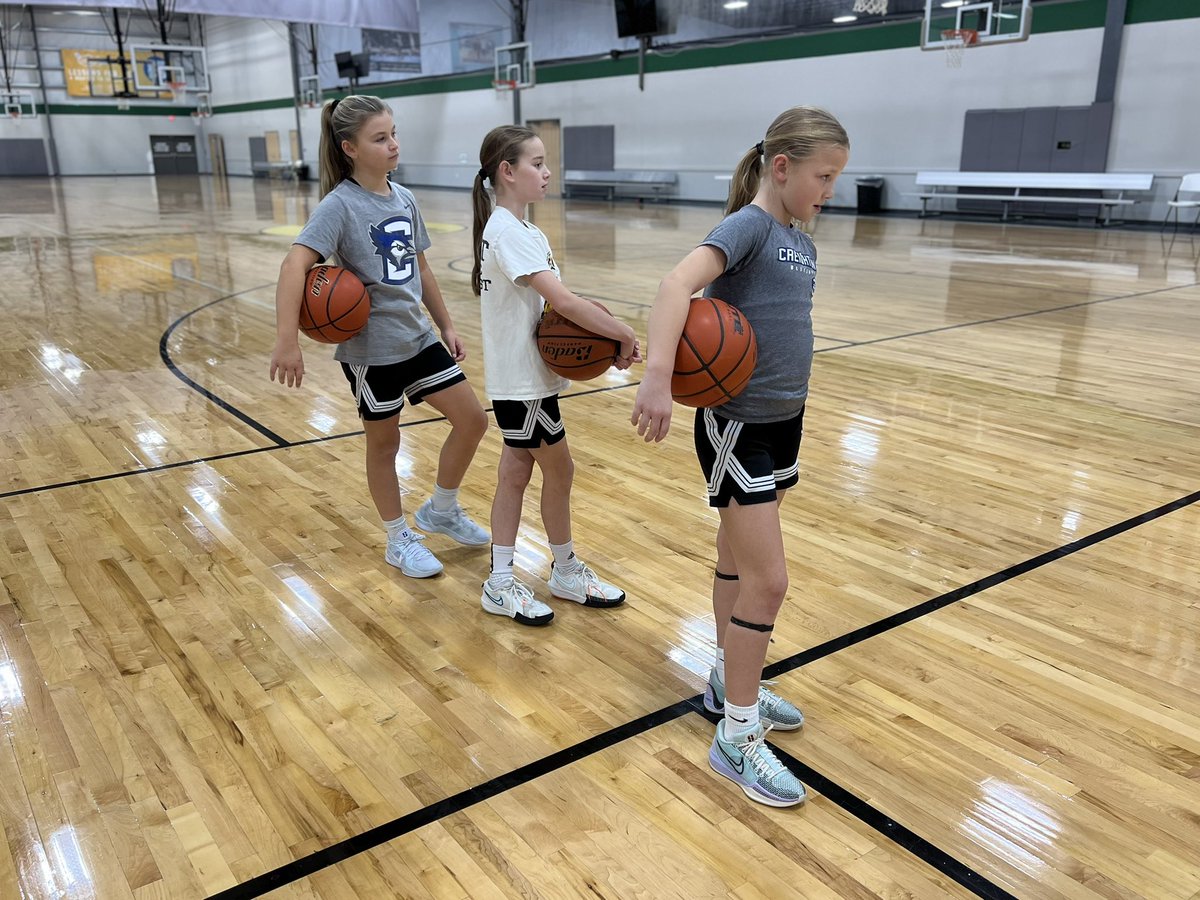 gvbacademy's tweet image. Great first day at our Thanksgiving Skills Clinic! Big shoutout to all the kids who came in and worked hard today—proud of everyone for getting better! We’re off tomorrow, but ready to get back after it on Friday. Keep up the great work! #ThanksgivingWORK 😤😤