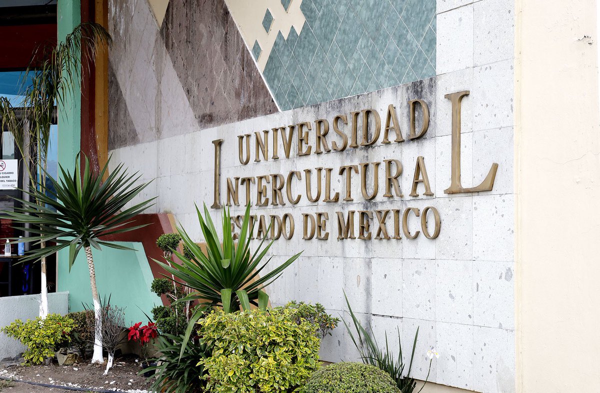 SeducEdoMex's tweet image. ⚖️ La @UIEMOficial y el @PJEdomex buscan certificar intérpretes y traductores en lenguas originarias para garantizar justicia a los pueblos nahua, tlahuica, matlatzinca, otomí y mazahua.

Más información en: goo.su/ImCc