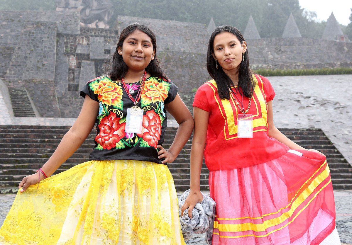 SeducEdoMex's tweet image. ⚖️ La @UIEMOficial y el @PJEdomex buscan certificar intérpretes y traductores en lenguas originarias para garantizar justicia a los pueblos nahua, tlahuica, matlatzinca, otomí y mazahua.

Más información en: goo.su/ImCc