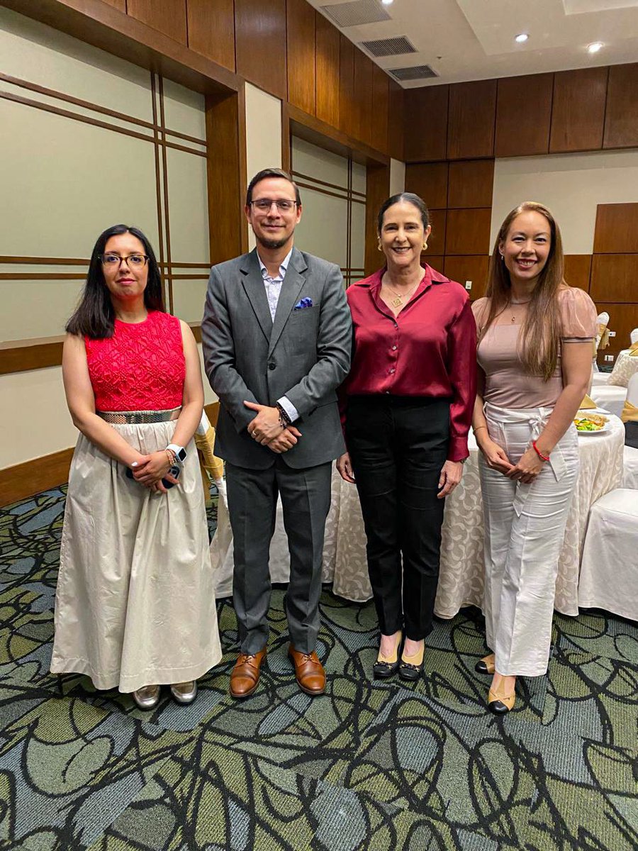 vbuenan's tweet photo. Thanksgiving lunch organized by the @FulbrightPrgrm Ecuador. We thank Sandra Gross, President of #Fulbright Chapter Ecuador for the invitation. https://t.co/2K3fAfspEa