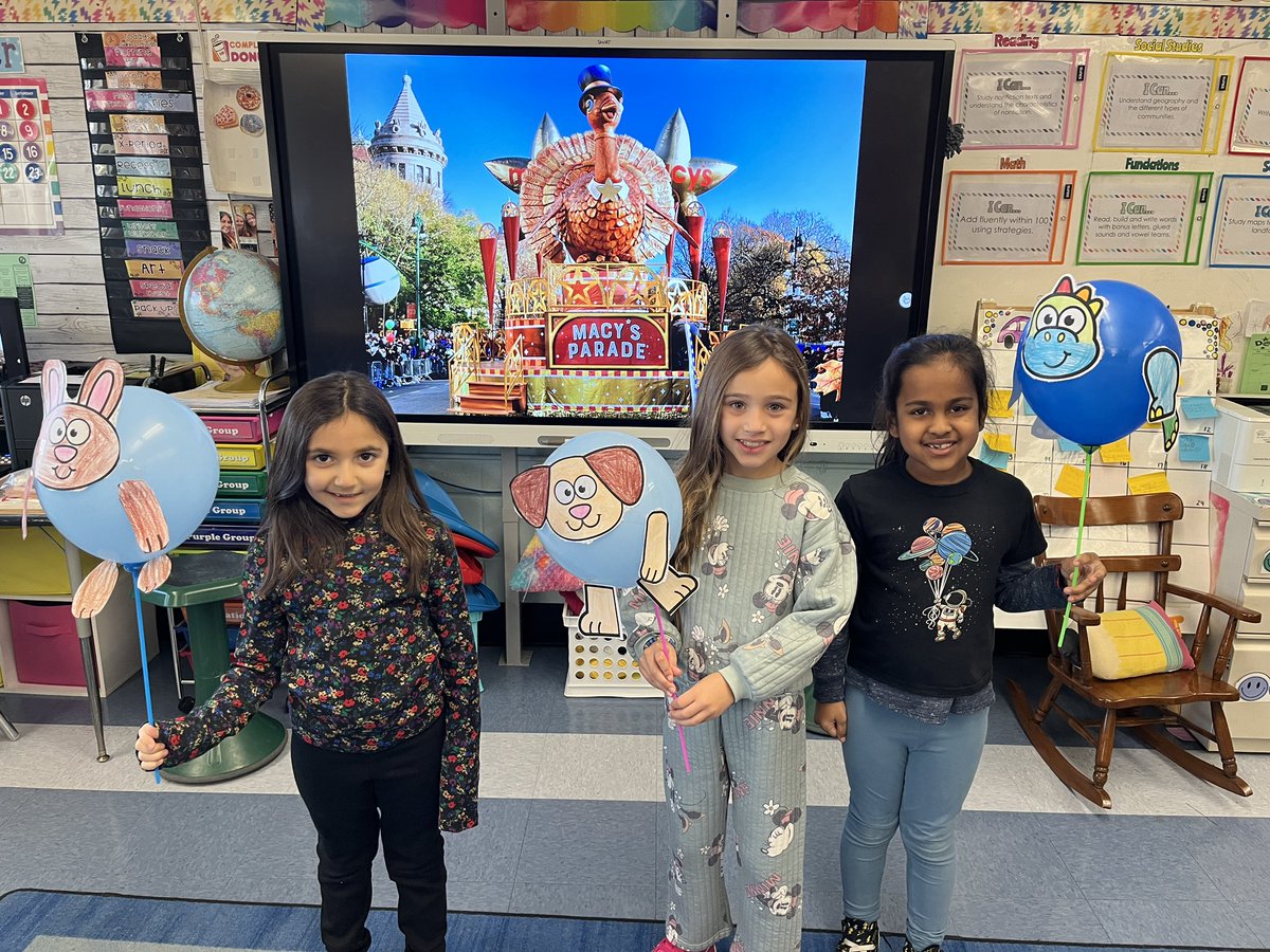 MissRinck's tweet photo. Our very own 2nd grade @Schoo9E Thanksgiving Day parade 🎈🦃 🌆 @Miss_DeSousaa https://t.co/H4LKbsLIvY
