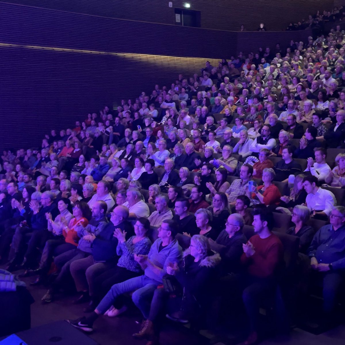 Les Grosses Têtes (@grossestetesrtl) on Twitter photo Salle comble pour Les Grosses Têtes à <a href="/SaintDizierFR/">Saint-Dizier</a> ! Rendez-vous ce jeudi à 15H30 sur <a href="/RTLFrance/">RTL France</a> ❤️ Salle comble pour Les Grosses Têtes à <a href="/SaintDizierFR/">Saint-Dizier</a> ! Rendez-vous ce jeudi à 15H30 sur <a href="/RTLFrance/">RTL France</a> ❤️
