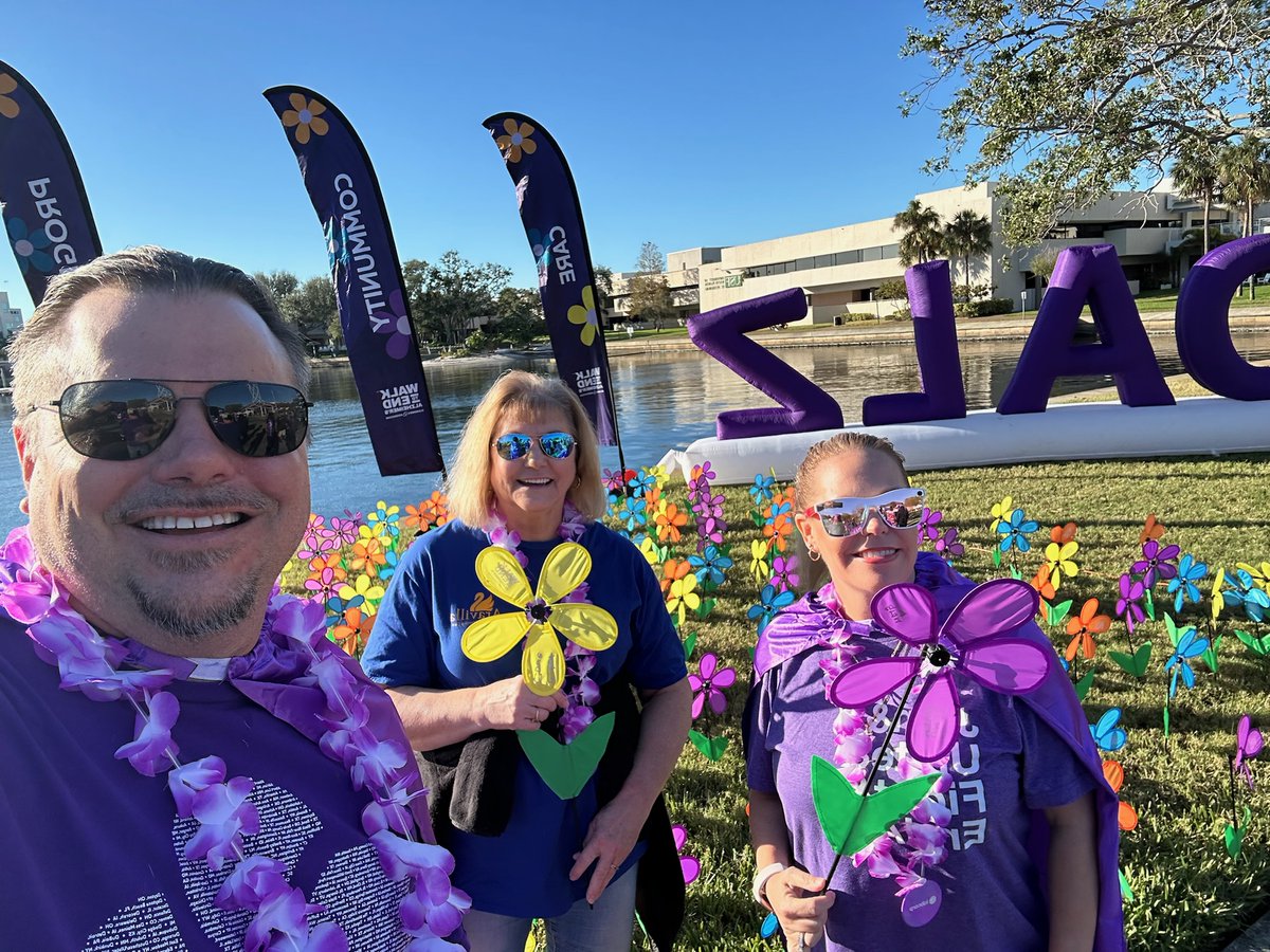 OHBayfront's tweet image. An inspiring weekend at #WalkToEndAlz 🚶‍♀️✨

Thank you to our team members who participated and helped raise awareness for the care, support, and research efforts of the @AlzAssociation 💜