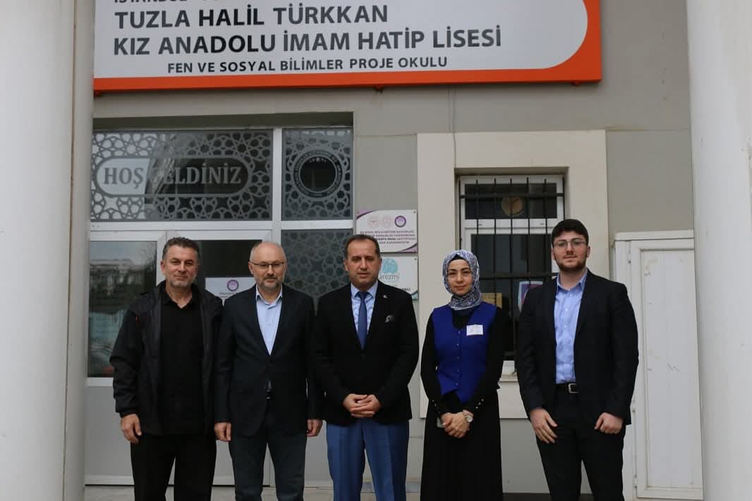 Tihmender's tweet photo. "Şiir Dinletisi" programından Tihmender Başkanı Sn. @28mustafaYILDIZ ,@AihlHalil Müdürümüz Sn. İsmail Bakan, @Tuzlamem Müdürümüz Sn.@metincangir,Müdür Yardımcımız Sn.@nursencabar ,@GencTihmender Başkanı @han6_1 ile birlikte..💐
#sadakatle
#tihmender
#birliktengüçdoğar https://t.co/ir7491WJs5