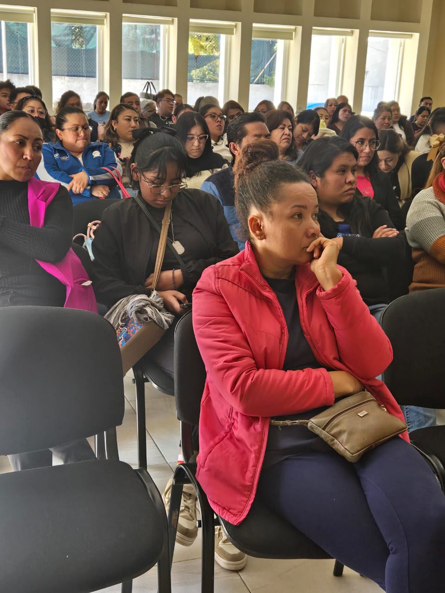 EdomexAnto74651's tweet photo. #AlMomento 

Así es como arranca la coordinadora de maestros en el seccional Texcoco, donde el lider estatal estudiantil se dio a la tarea de hablar con nuestros maestros.

Es importante que los docentes estén convencidos en la lucha del pueblo. 🖋️🔥

#AntorchaMagisterial https://t.co/OWNxnVoJps