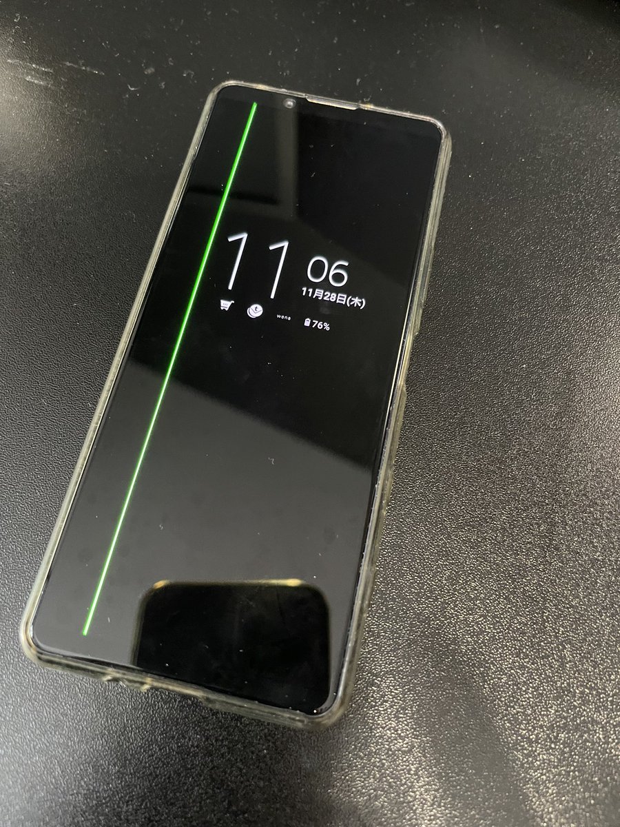 NaohiroYo's tweet photo. ついに二代目Xperiaも買い替え時期になりました。もう4年かな。 https://t.co/bxGpNDqX2J
