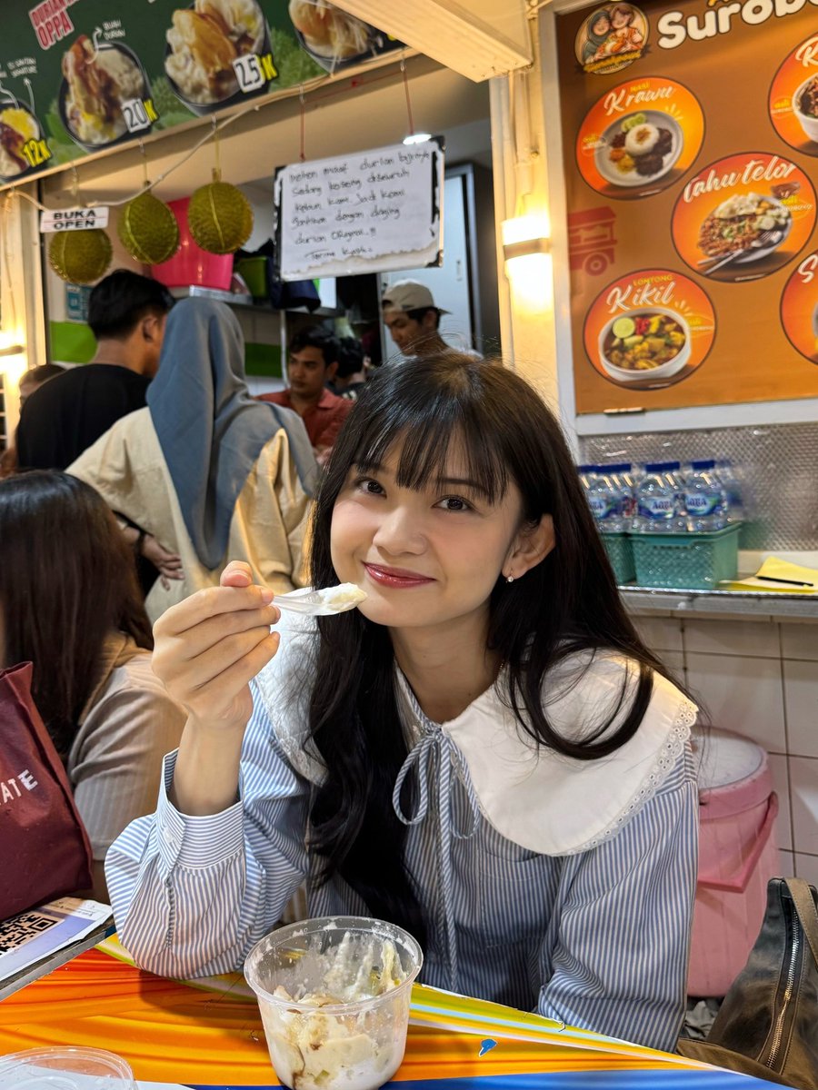 C_IndahJKT48's tweet photo. dimana ada durian di situ saya beli https://t.co/Wtef6g47mH