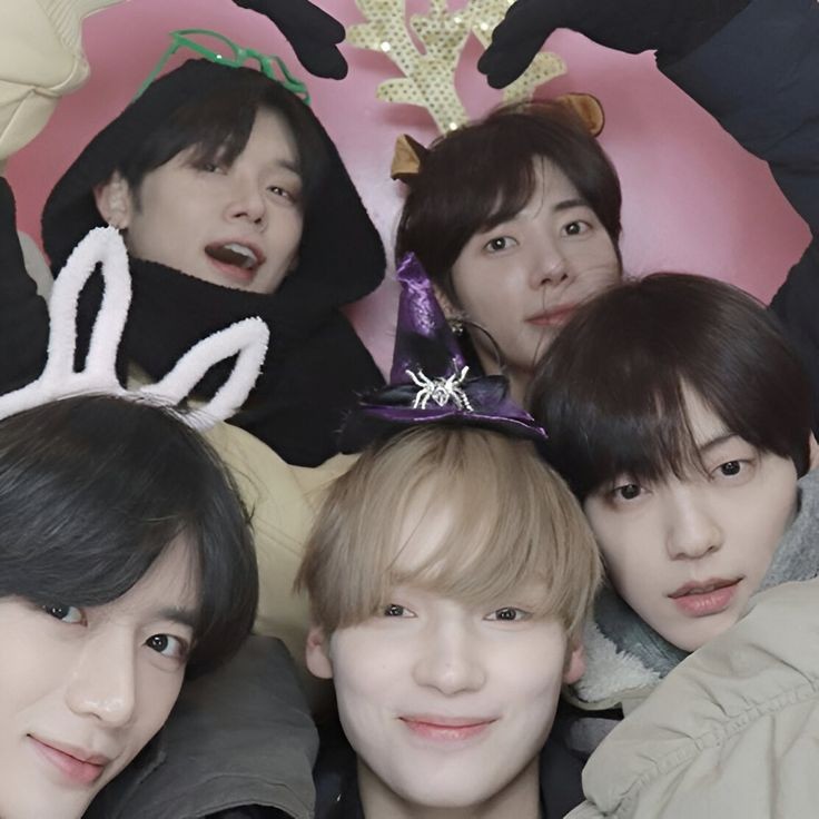jihoongfr's tweet photo. 5 garotos são meu lar e conforto♡
WE LOVE YOU TXT
#AlwaysWithTXT
#내일도함께하자 @TXT_members https://t.co/6t9TnenJh3