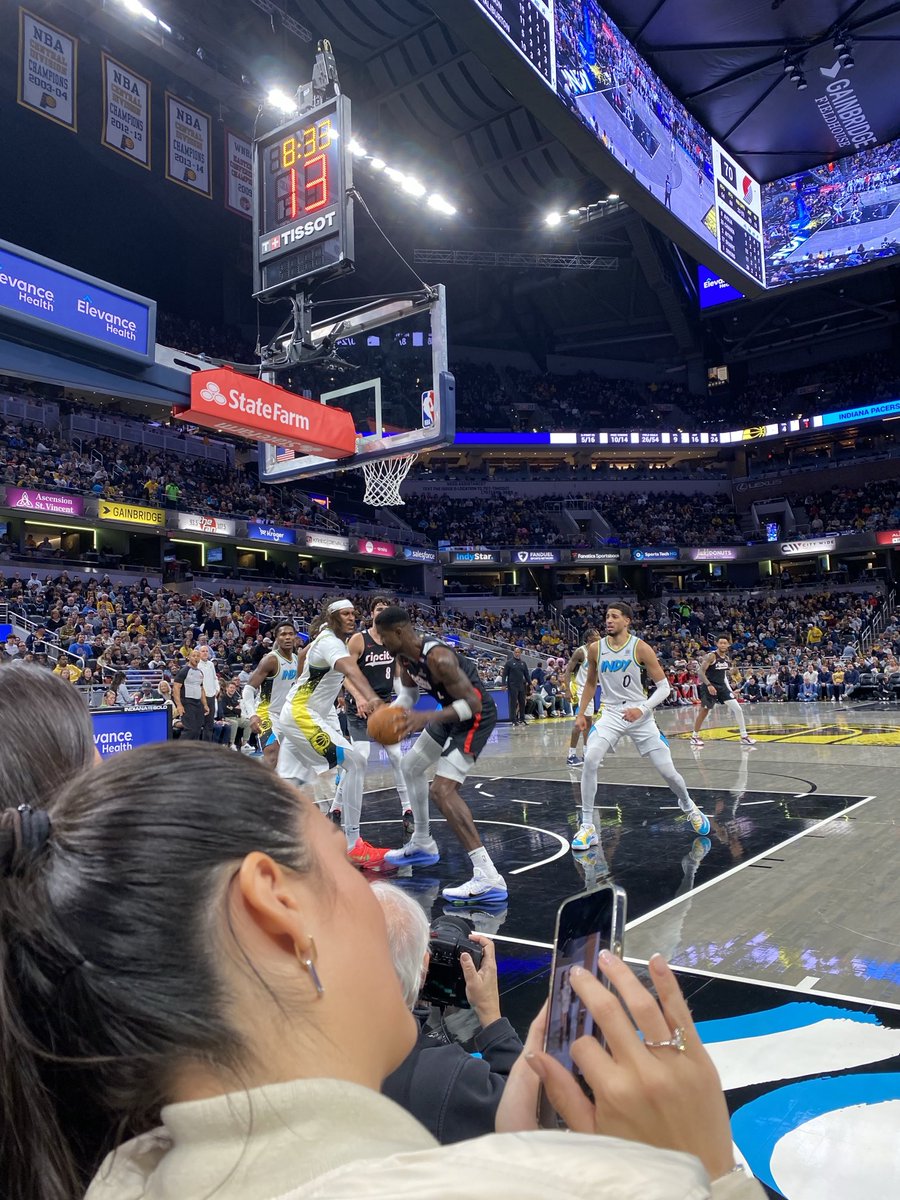 len24l's tweet photo. Fighting for a rebound https://t.co/bNF5Uc319y
