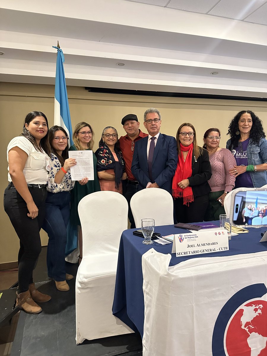 c190hn's tweet photo. Hoy en el marco de la 3ra Conferencia Continental de Mujeres de la CSA, las mujeres sindicalistas hondureñas presentamos a la presidenta @XiomaraCastroZ y a la ministra Doris García de @semujer_hn nuestra petición para la ratificación de los convenios 189 y 190 de la OIT. https://t.co/mDB2tOcX7z