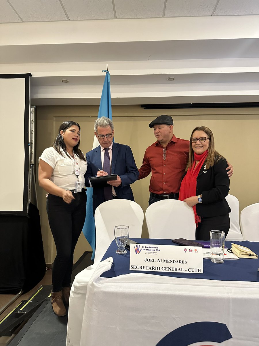 c190hn's tweet photo. Hoy en el marco de la 3ra Conferencia Continental de Mujeres de la CSA, las mujeres sindicalistas hondureñas presentamos a la presidenta @XiomaraCastroZ y a la ministra Doris García de @semujer_hn nuestra petición para la ratificación de los convenios 189 y 190 de la OIT. https://t.co/mDB2tOcX7z