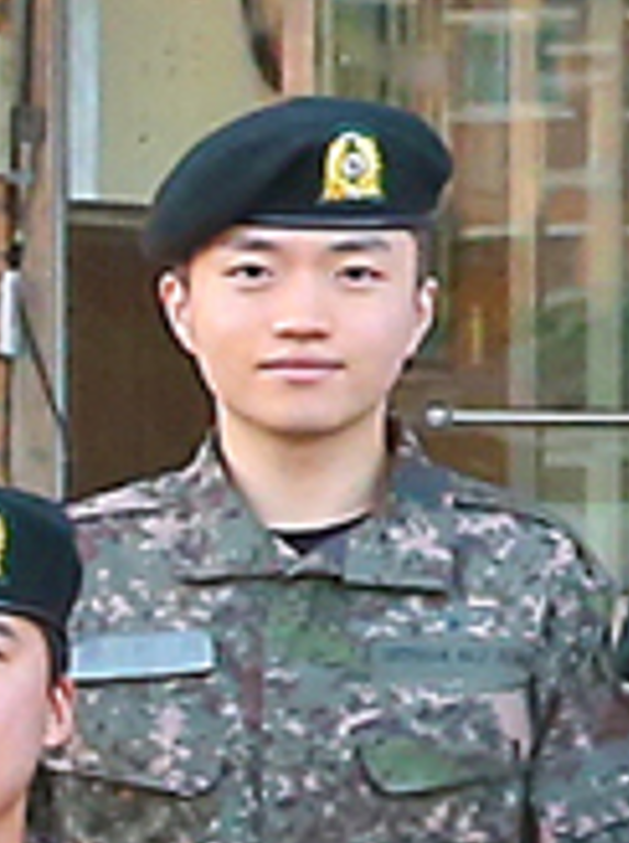 민석아 !!!!!!!

원본은 육군훈련소 홈페이지 28연대 입영일 11월14일 10중대 1소대 사진에서 보시면 됩니다,,,!