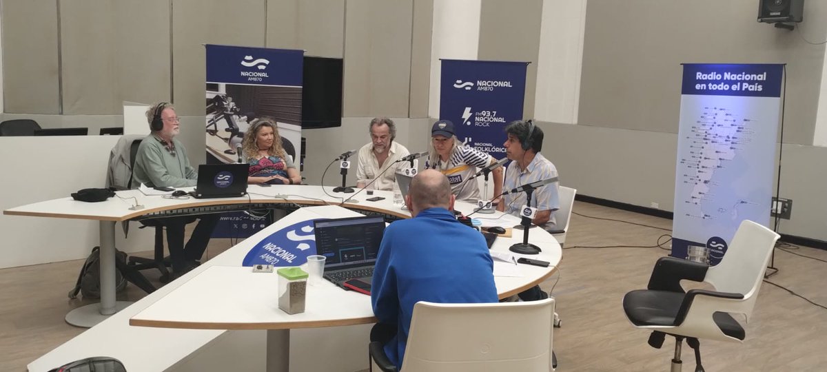 En <a href="/NacionalAM870/">Radio Nacional AM 870</a> presentando el nuevo EP 'Radiante Buenos Aires' junto a Facundo Rádice producido por Acho Estol. En entrevista con <a href="/mdelmazoposta/">Mariano del Mazo</a>