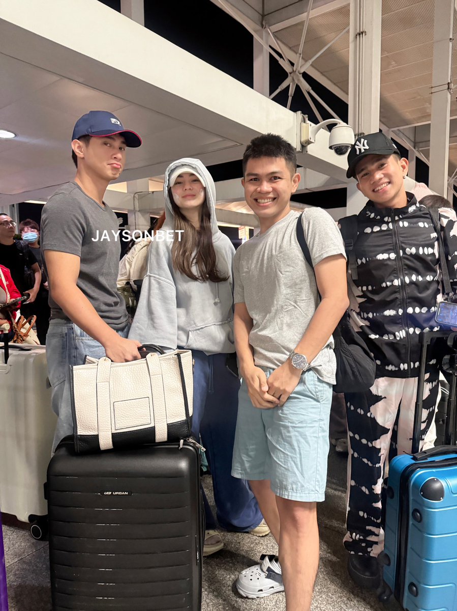 al1yosaurus's tweet photo. the trio with sir Jayson. Ah I miss them being in one frame.. 

JMFYANG MARBELousDAY
JMFYANG MARBELousDAY https://t.co/bOmzGmJysy