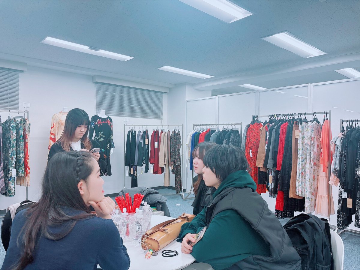 sept_chouchou's tweet photo. 【シュシュ12月公演お衣装提供】
なんとVIVIENNE TAM様に衣装協力、ご提供いただいております✨昨日とっても素敵なお洋服を選ばせていただきました!皆様、衣装にも大注目🩷
残席わずかです。ご予約はお早めに!
#VIVIENNETAM #ヴィヴィアンタム #septchouchou
https://t.co/dy9ZpPrS8n https://t.co/nLRpZhljRM