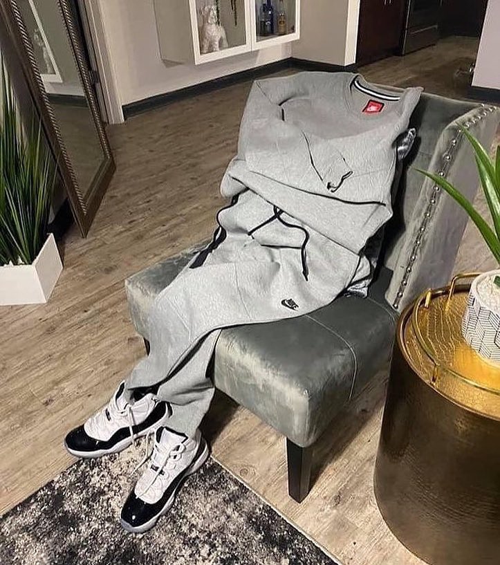 Got my waiting-for-the-food-to-be-done Thanksgiving outfit ready for tomorrow 🥧