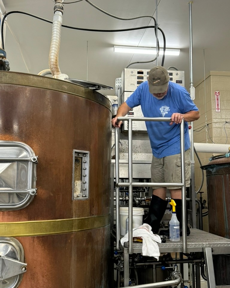 TriCityBrewing's tweet image. Make this holiday one to remember—give the gift of great taste and even greater times! 🌟 Available now at our brewery; get yours today!

#tricitybrewing #growlergiftpack #craftbeerlove #holidaygifting #beerenthusiast #cheers