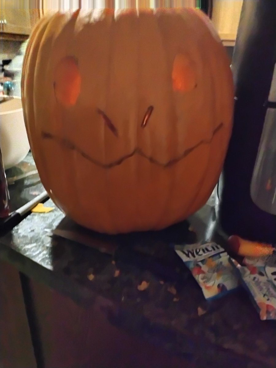aftonrobotics79's tweet image. Got bored, so I carved a pumpkin...