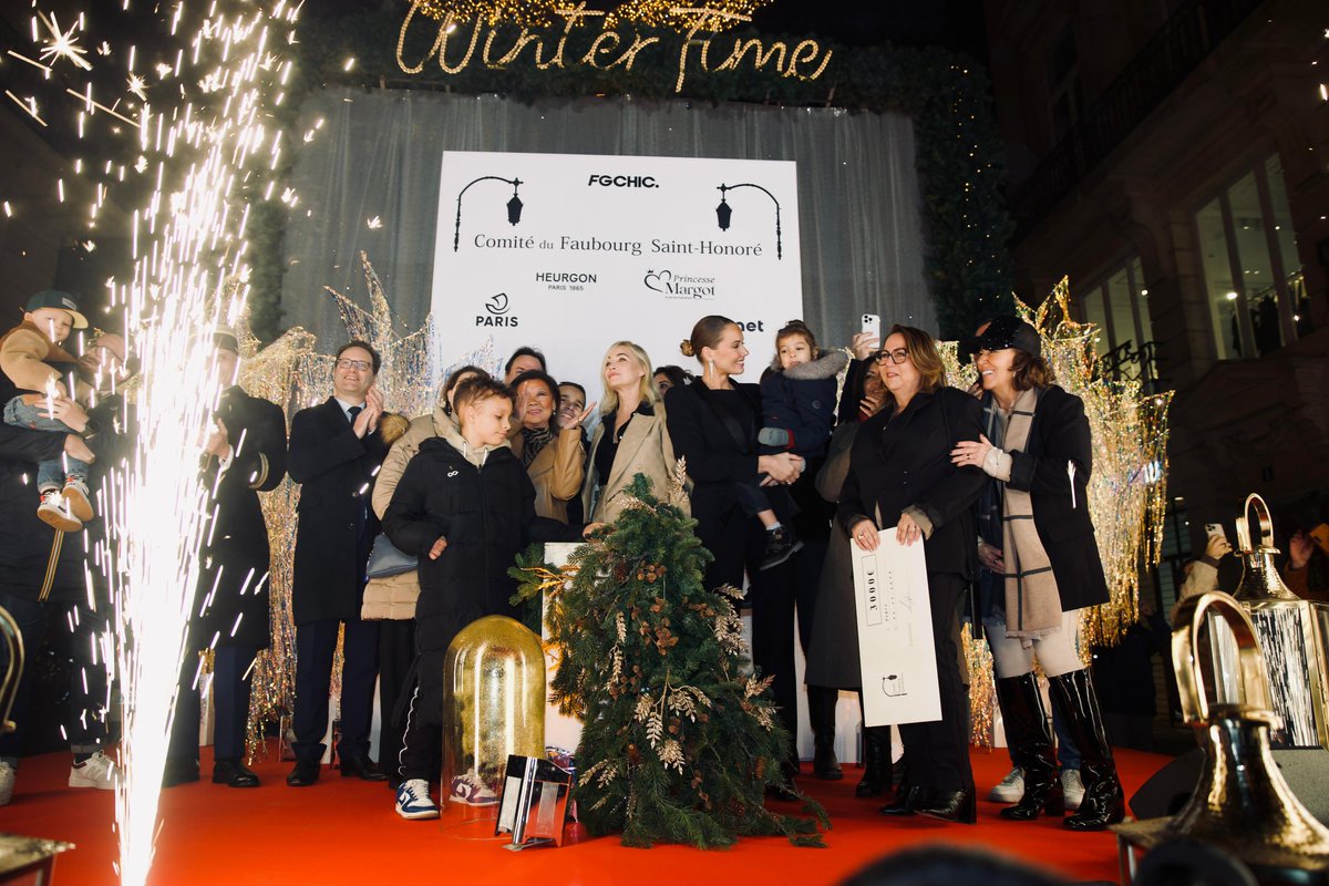 Princesse Margot (@margotprincesse) on Twitter photo Illumination de Noël par nos 2 marraines <a href="/amandine_petit/">Petit</a> et Emmanuelle Beart, en présence de <a href="/Anne_Hidalgo/">Anne Hidalgo</a>.
Merci au comité du Fbg St Honoré nous offrir cette tombola 💝
Pour participer à la tombola pour 10 €, tenter votre chance 😍
helloasso.com/associations/a… Illumination de Noël par nos 2 marraines <a href="/amandine_petit/">Petit</a> et Emmanuelle Beart, en présence de <a href="/Anne_Hidalgo/">Anne Hidalgo</a>.
Merci au comité du Fbg St Honoré nous offrir cette tombola 💝
Pour participer à la tombola pour 10 €, tenter votre chance 😍
helloasso.com/associations/a…