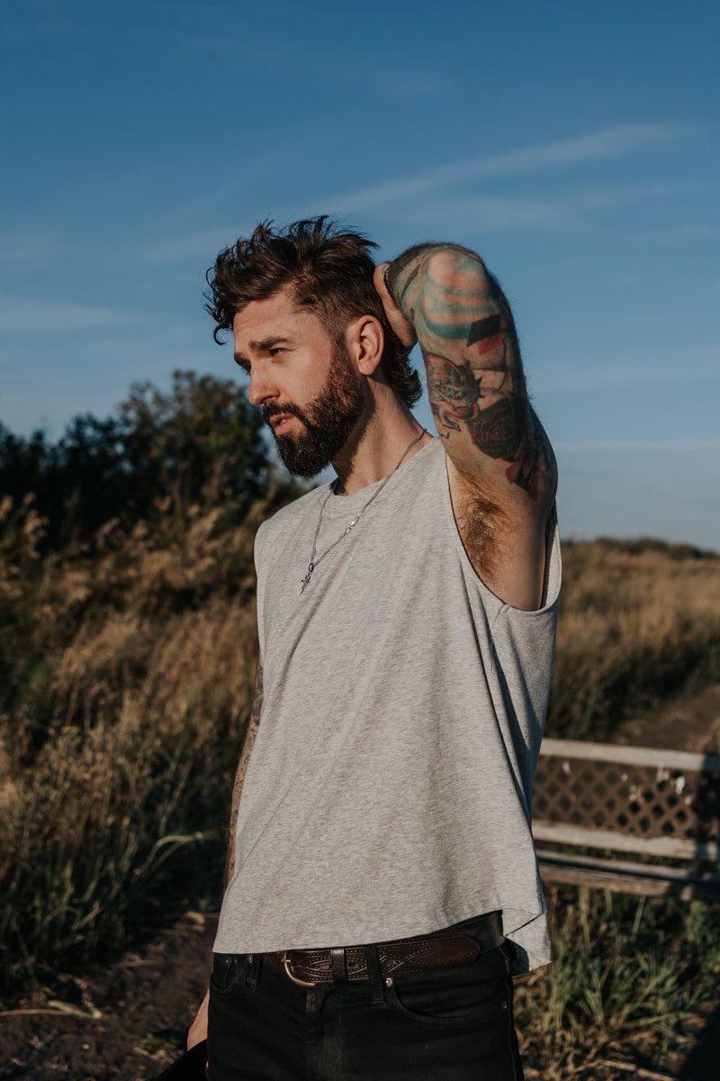 Country913CFCO's tweet image. Coming up at 6:20 this afternoon - we talk with @thedeltasweet! 
His new tune is "Outta Money, Outta Mind" (relatable)   #UpAndComing
--Mike