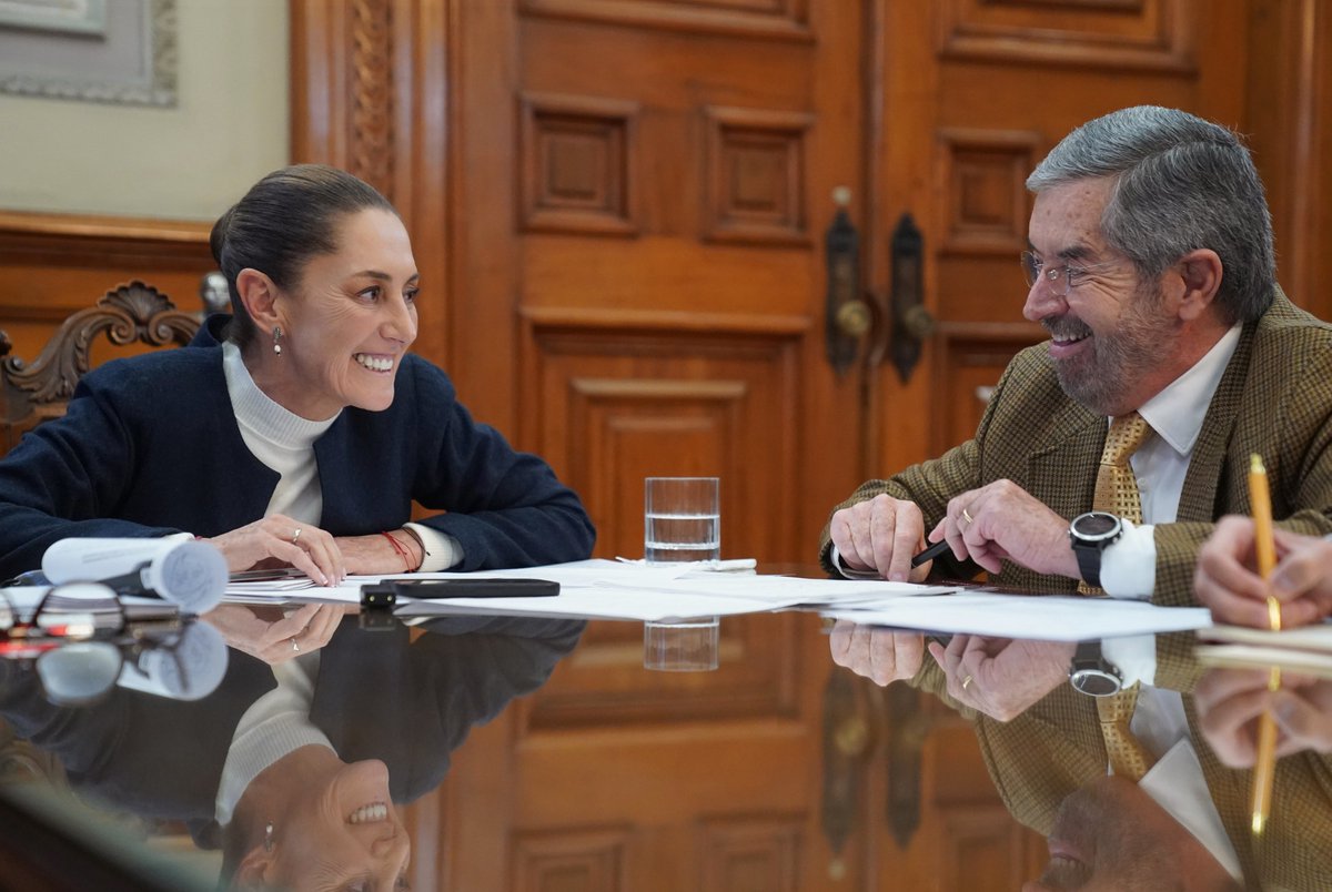 Tuve una excelente conversación con el presidente Donald Trump. Abordamos la estrategia mexicana sobre el fenómeno de la migración y compartí que no están llegando caravanas a la frontera norte porque son atendidas en México. 

También hablamos de reforzar la colaboración en