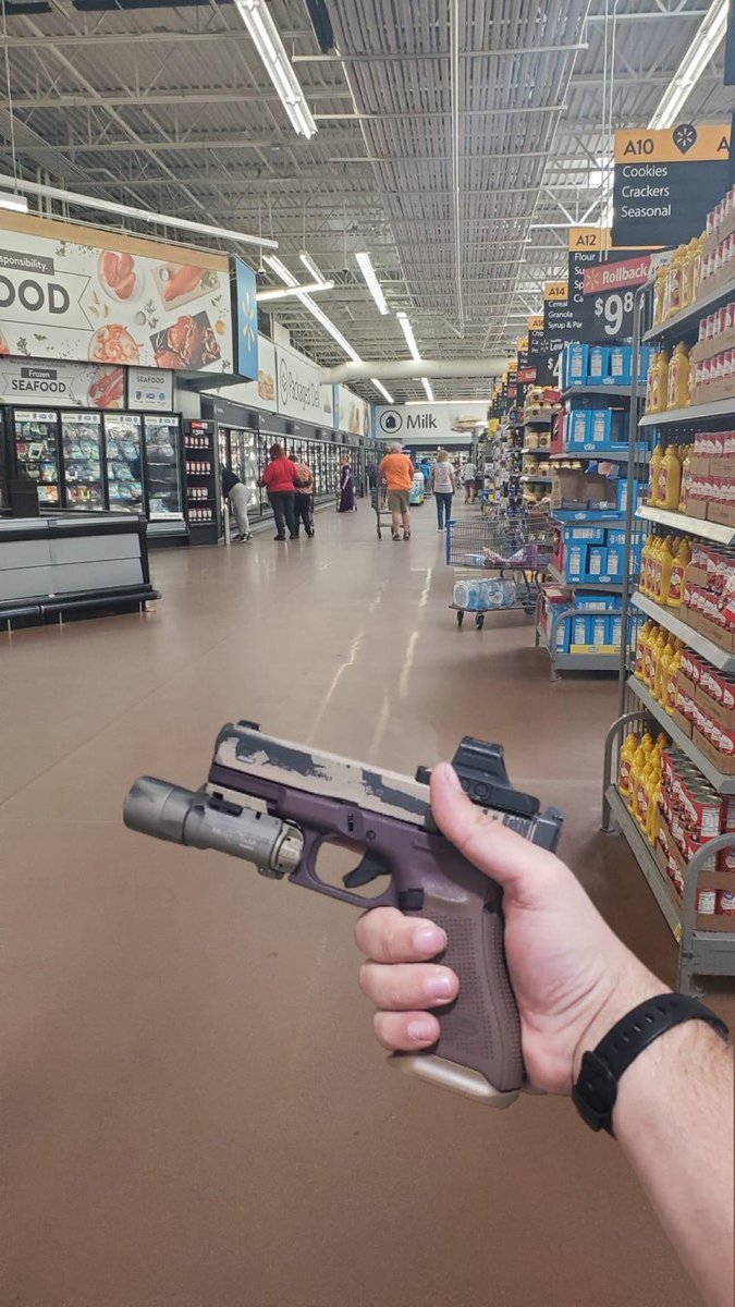 xStar2222's tweet photo. In Walmart finishing up my Thanksgiving shopping https://t.co/ikZkVe0SkC