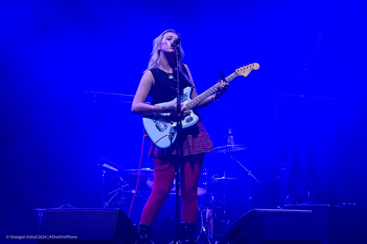 shaeganvishal's tweet photo. Lotte Gallagher @ Palais Theatre 
25-11-2024 - Shot on iPhone 

More shots on my Instagram @shaeganvishal 

#Melbourne #AlwaysLive #SVPhotography https://t.co/mRYPyK504N